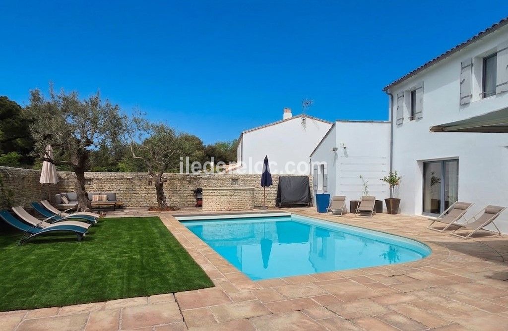 Photo 8: An accomodation located in La Couarde-sur-mer on ile de R&eacute;.