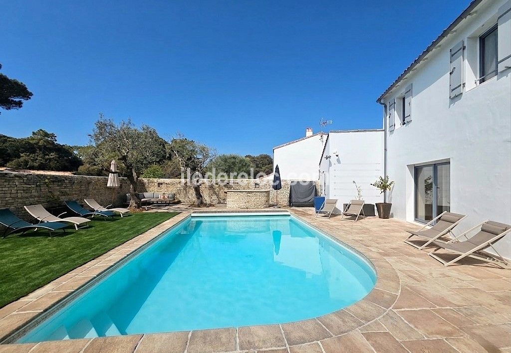 Photo 4: An accomodation located in La Couarde-sur-mer on ile de R&eacute;.