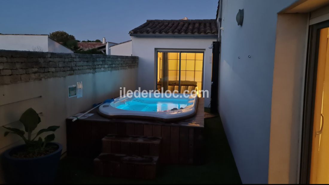 Photo 4: An accomodation located in La Couarde-sur-mer on ile de R&eacute;.