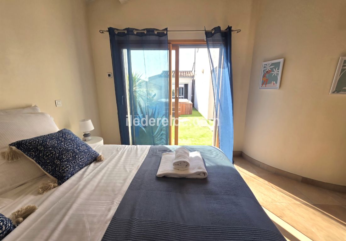 Photo 32: An accomodation located in La Couarde-sur-mer on ile de R&eacute;.