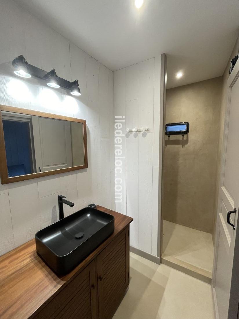 Photo 33: An accomodation located in La Couarde-sur-mer on ile de R&eacute;.