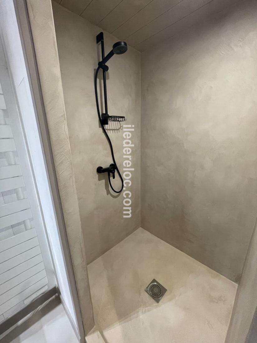 Photo 35: An accomodation located in La Couarde-sur-mer on ile de R&eacute;.