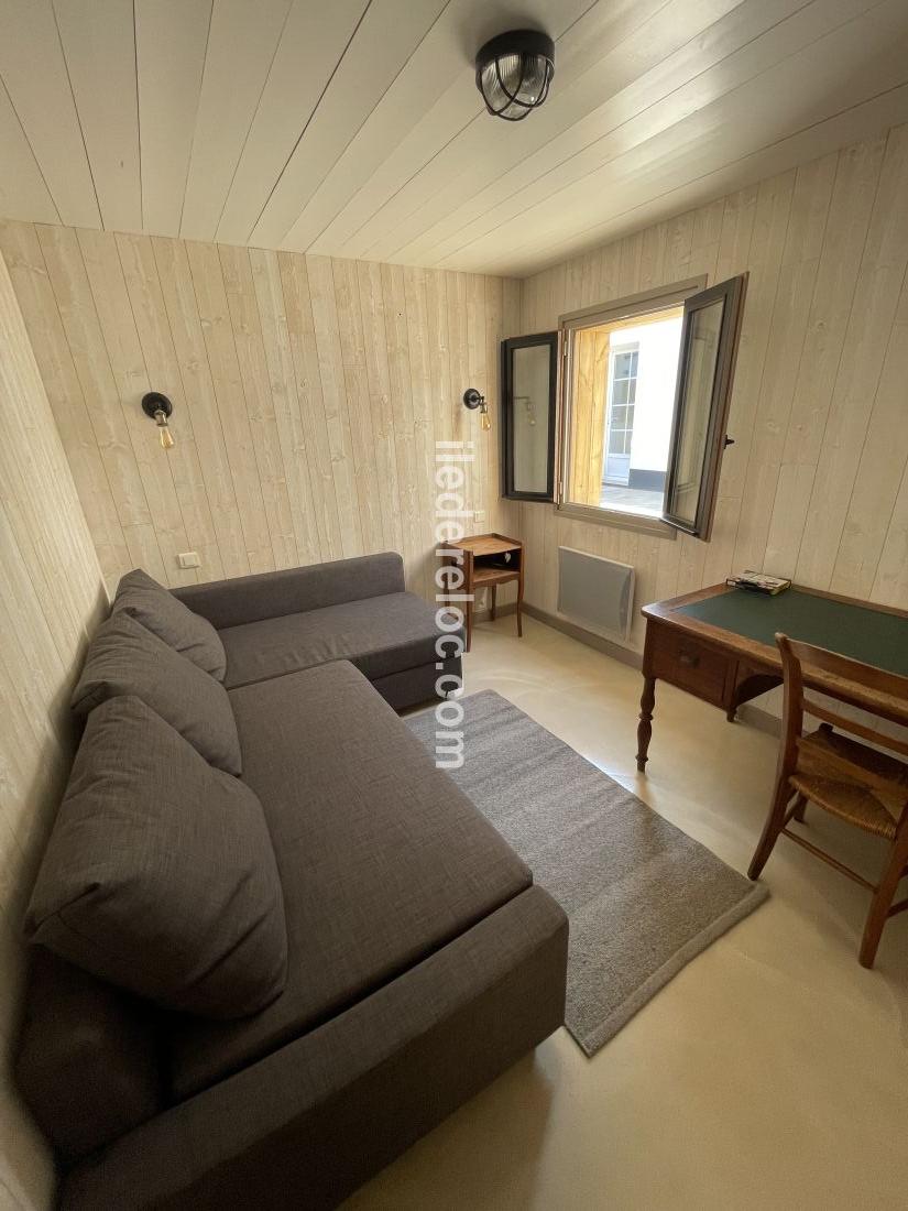 Photo 27: An accomodation located in La Couarde-sur-mer on ile de R&eacute;.