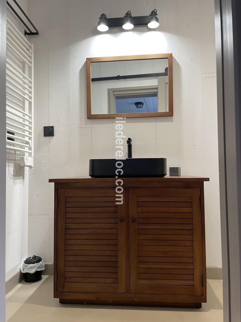 Photo 36: An accomodation located in La Couarde-sur-mer on ile de R&eacute;.