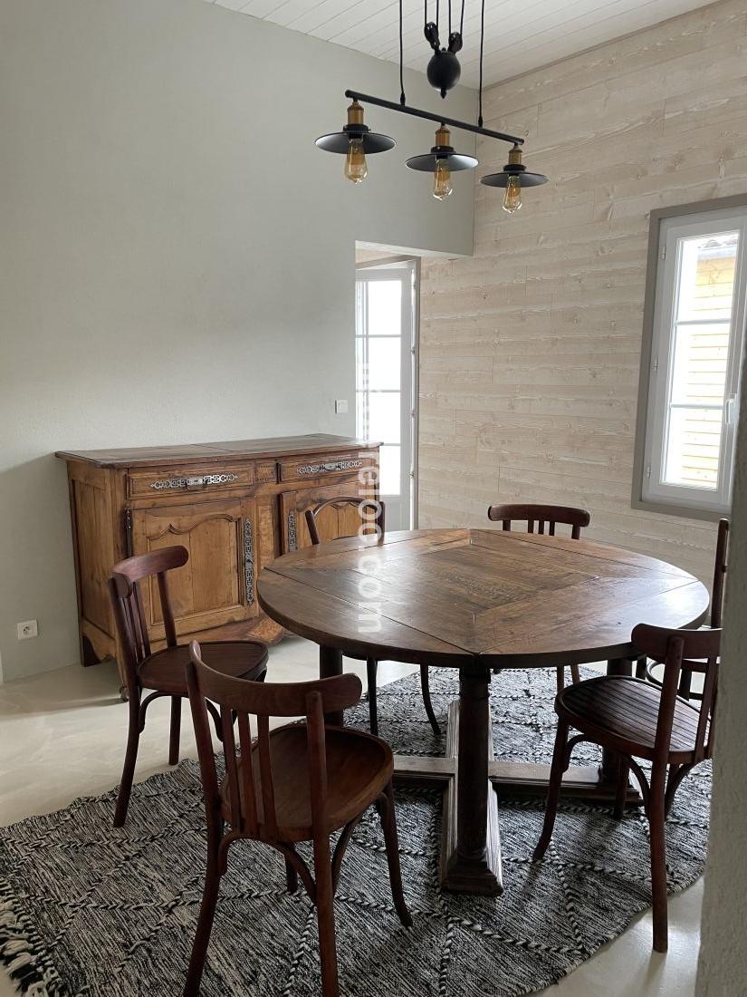 Photo 9: An accomodation located in La Couarde-sur-mer on ile de R&eacute;.