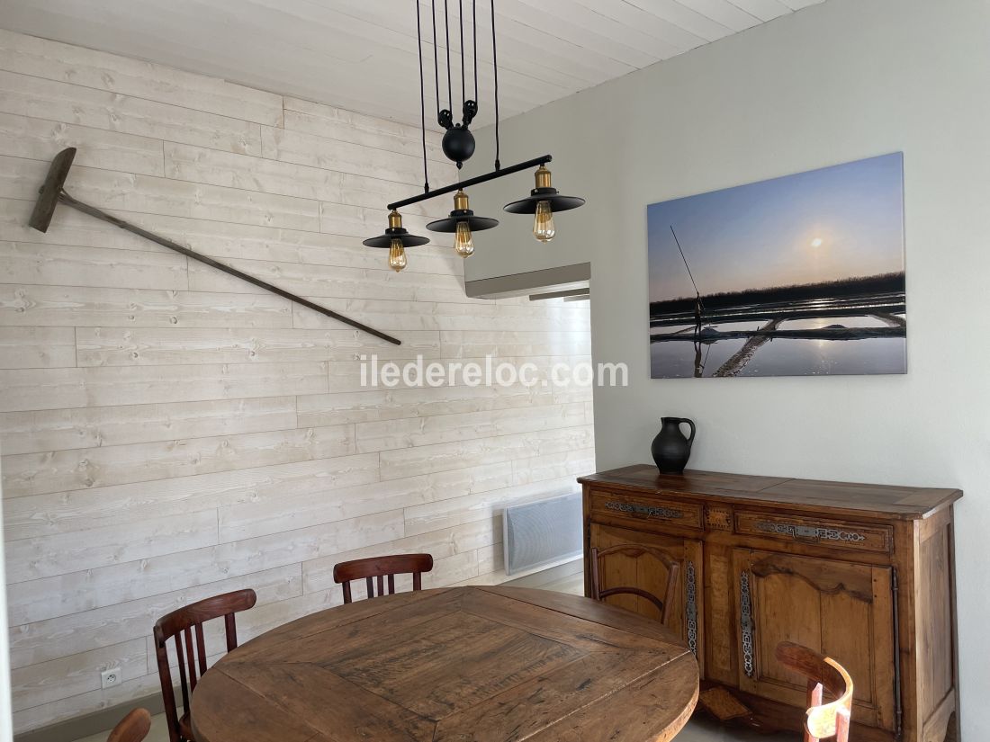 Photo 12: An accomodation located in La Couarde-sur-mer on ile de R&eacute;.