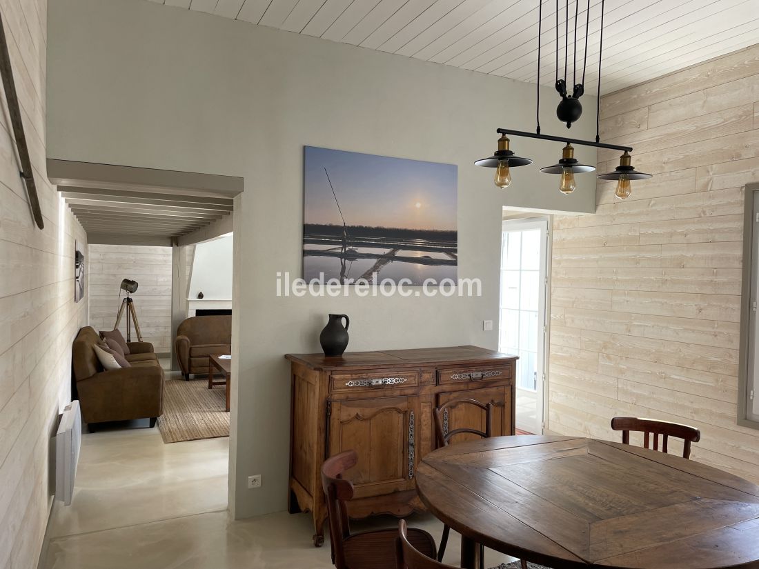 Photo 10: An accomodation located in La Couarde-sur-mer on ile de R&eacute;.