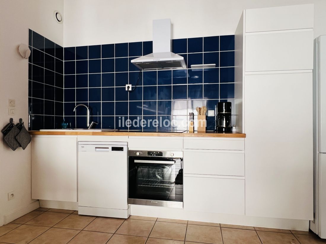 Photo 10: An accomodation located in Saint-Martin-de-R&eacute; on ile de R&eacute;.