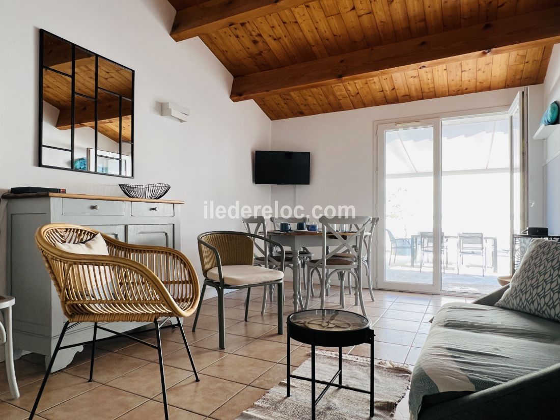 Photo 15: An accomodation located in Saint-Martin-de-R&eacute; on ile de R&eacute;.