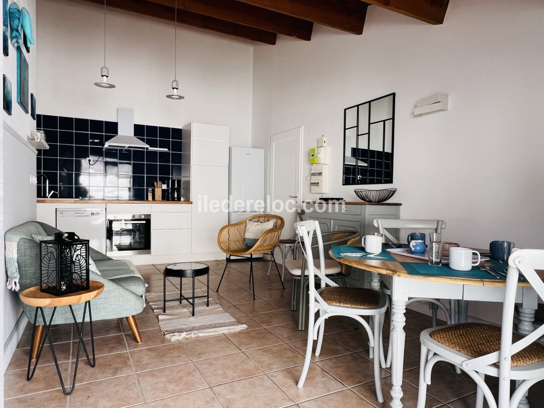 Photo 5: An accomodation located in Saint-Martin-de-R&eacute; on ile de R&eacute;.