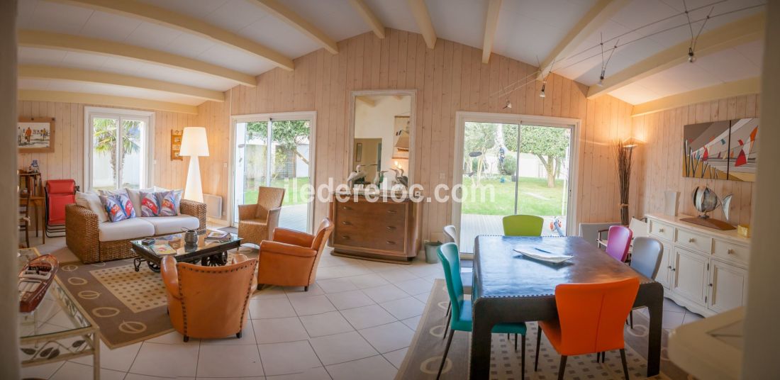 Photo 11: An accomodation located in Saint-Martin-de-R&eacute; on ile de R&eacute;.