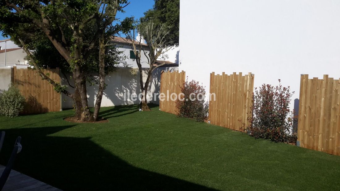 Photo 8: An accomodation located in Saint-Martin-de-R&eacute; on ile de R&eacute;.