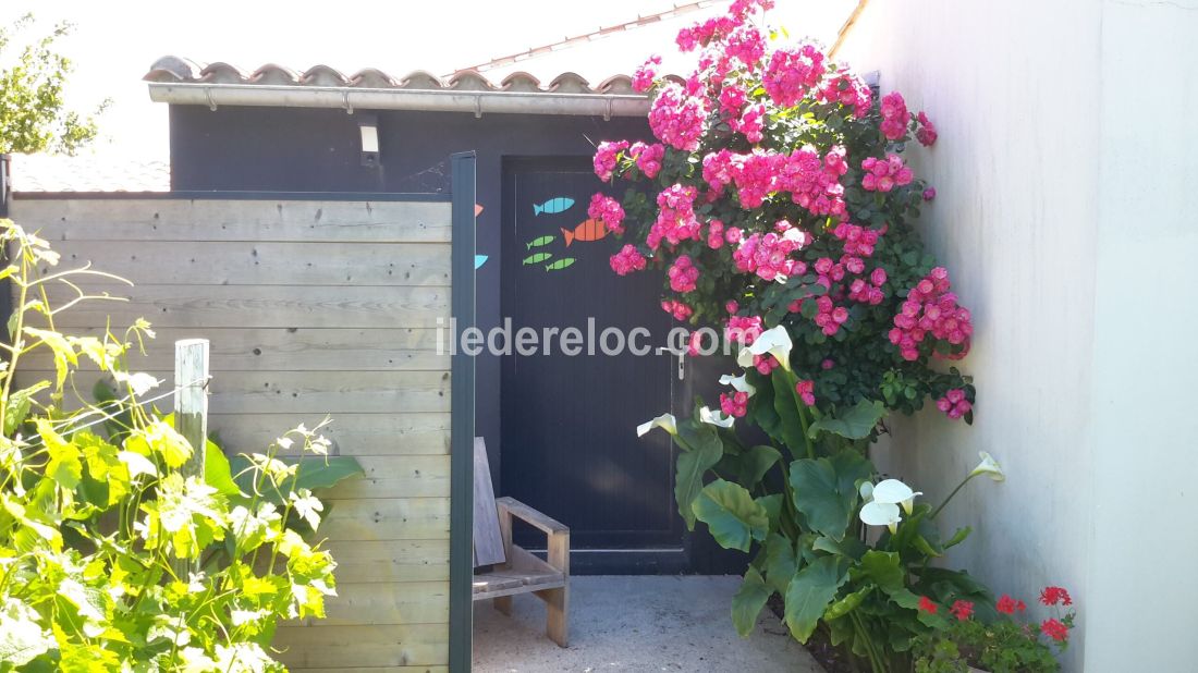 Photo 5: An accomodation located in Saint-Martin-de-R&eacute; on ile de R&eacute;.