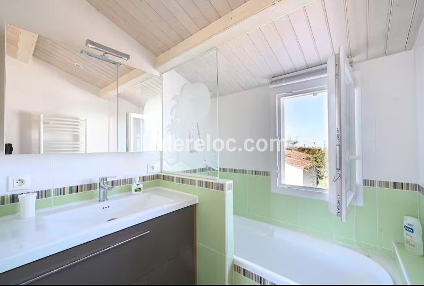 Photo 24: An accomodation located in Saint-Martin-de-R&eacute; on ile de R&eacute;.