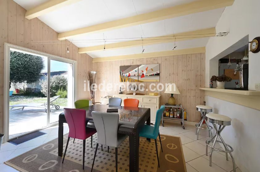 Photo 10: An accomodation located in Saint-Martin-de-R&eacute; on ile de R&eacute;.