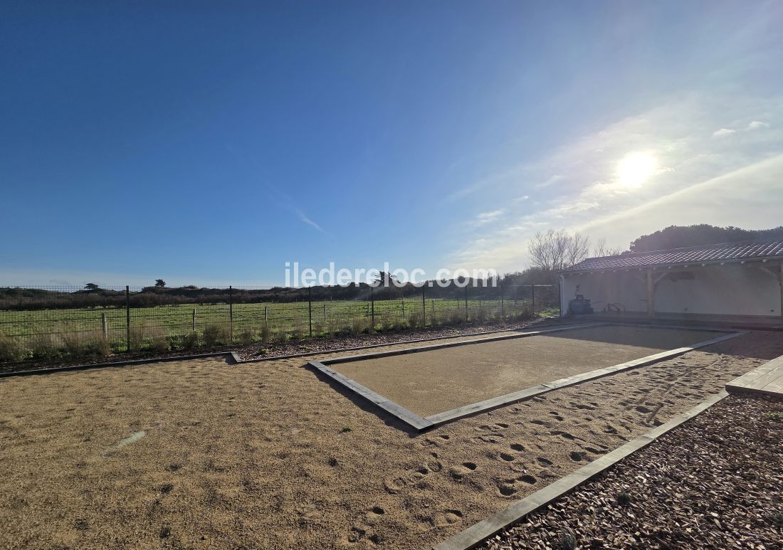 Photo 10: An accomodation located in La Couarde-sur-mer on ile de R&eacute;.