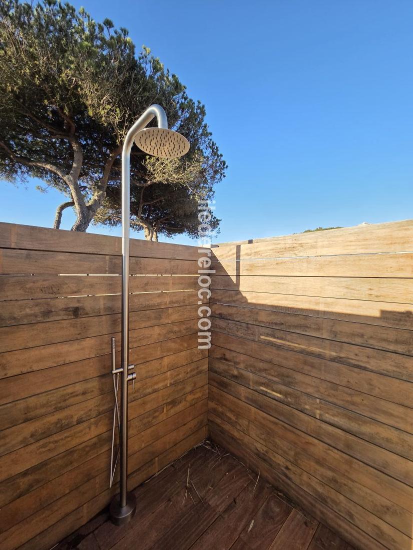 Photo 8: An accomodation located in La Couarde-sur-mer on ile de R&eacute;.