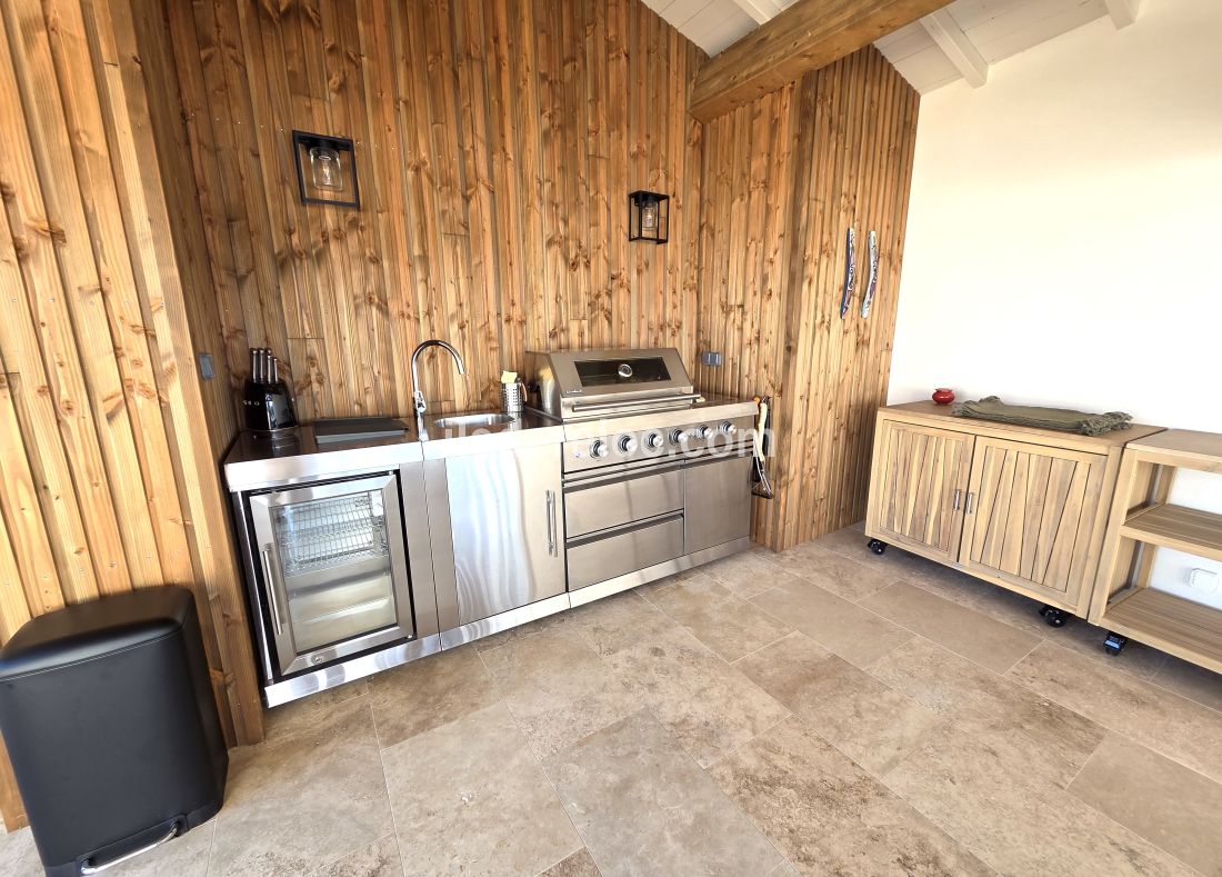 Photo 19: An accomodation located in La Couarde-sur-mer on ile de R&eacute;.