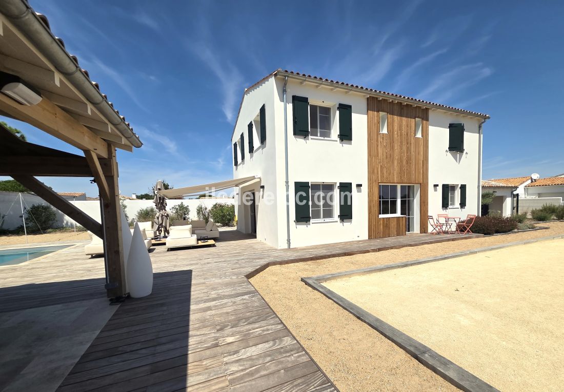 Photo 11: An accomodation located in La Couarde-sur-mer on ile de R&eacute;.