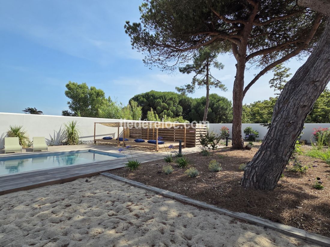 Photo 7: An accomodation located in La Couarde-sur-mer on ile de R&eacute;.