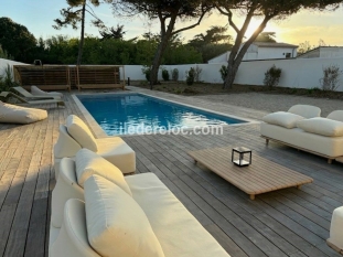 Ile de R&eacute;:Large, brand new villa with heated pool, beachfront, sleeps 8