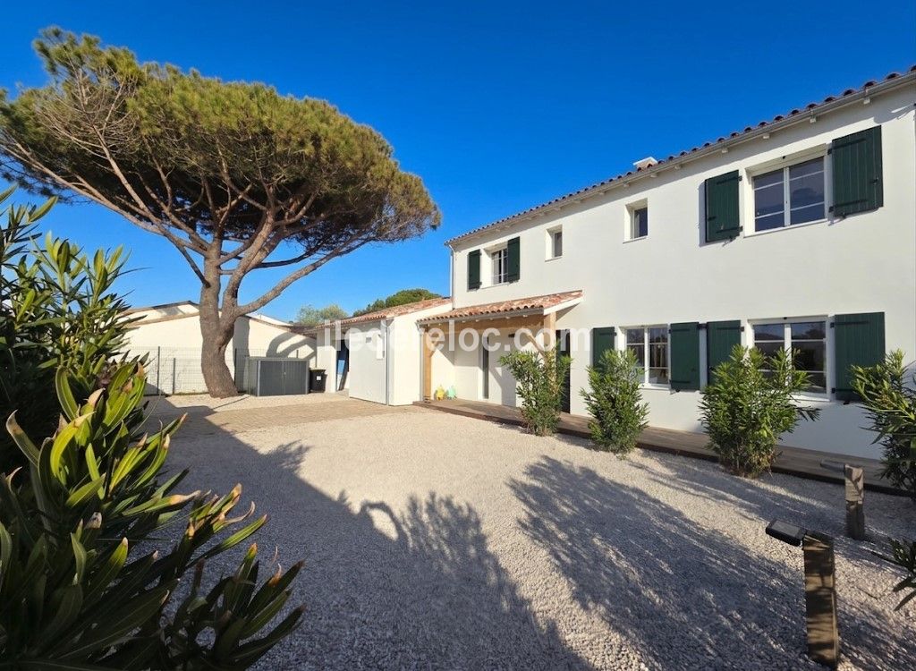 Photo 6: An accomodation located in La Couarde-sur-mer on ile de R&eacute;.