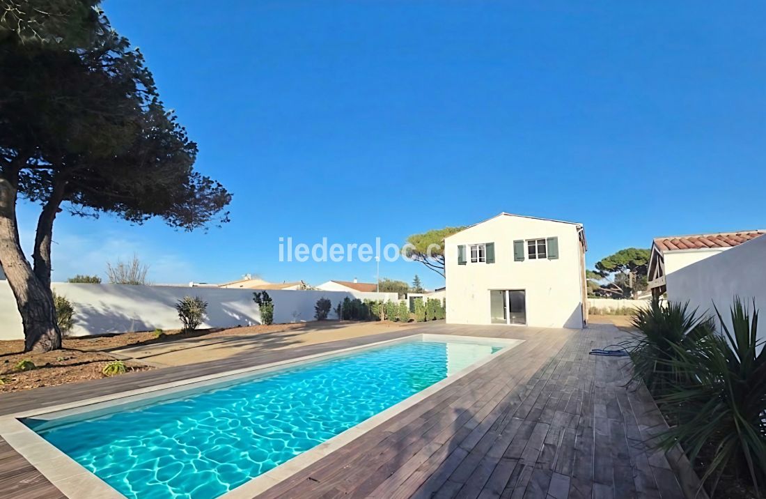 Photo 5: An accomodation located in La Couarde-sur-mer on ile de R&eacute;.