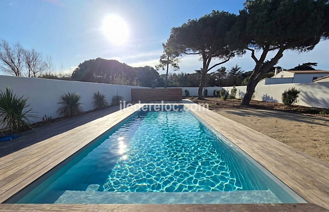 Photo 11: An accomodation located in La Couarde-sur-mer on ile de R&eacute;.