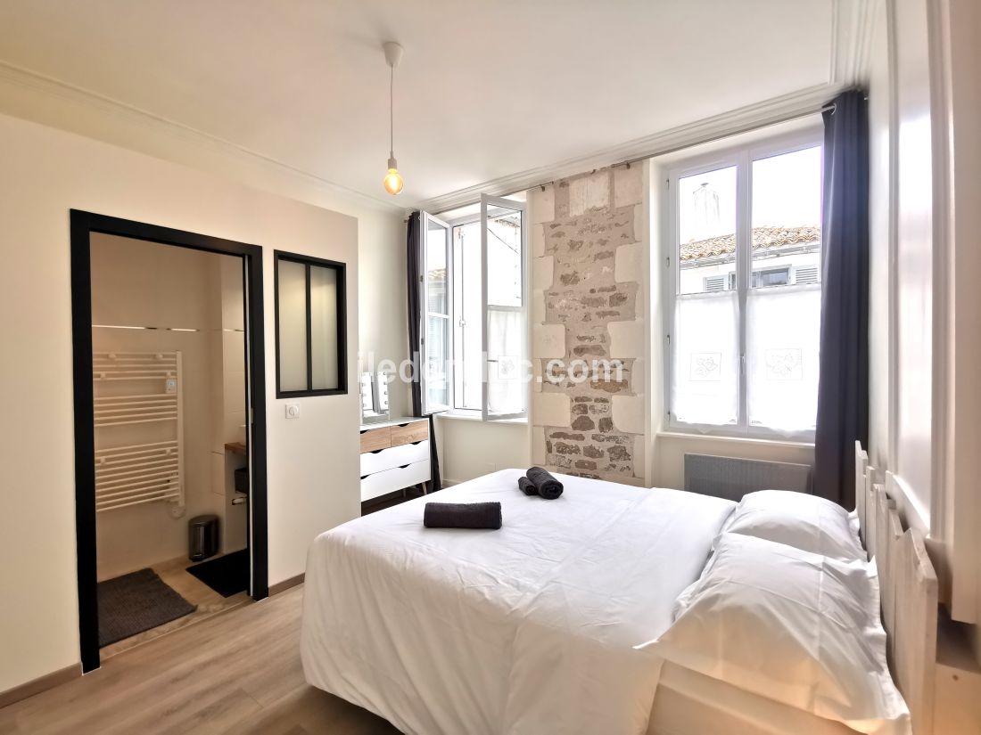 Photo 6: An accomodation located in Saint-Martin-de-R&eacute; on ile de R&eacute;.