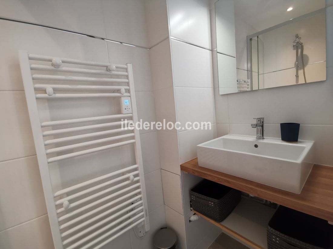 Photo 12: An accomodation located in Saint-Martin-de-R&eacute; on ile de R&eacute;.