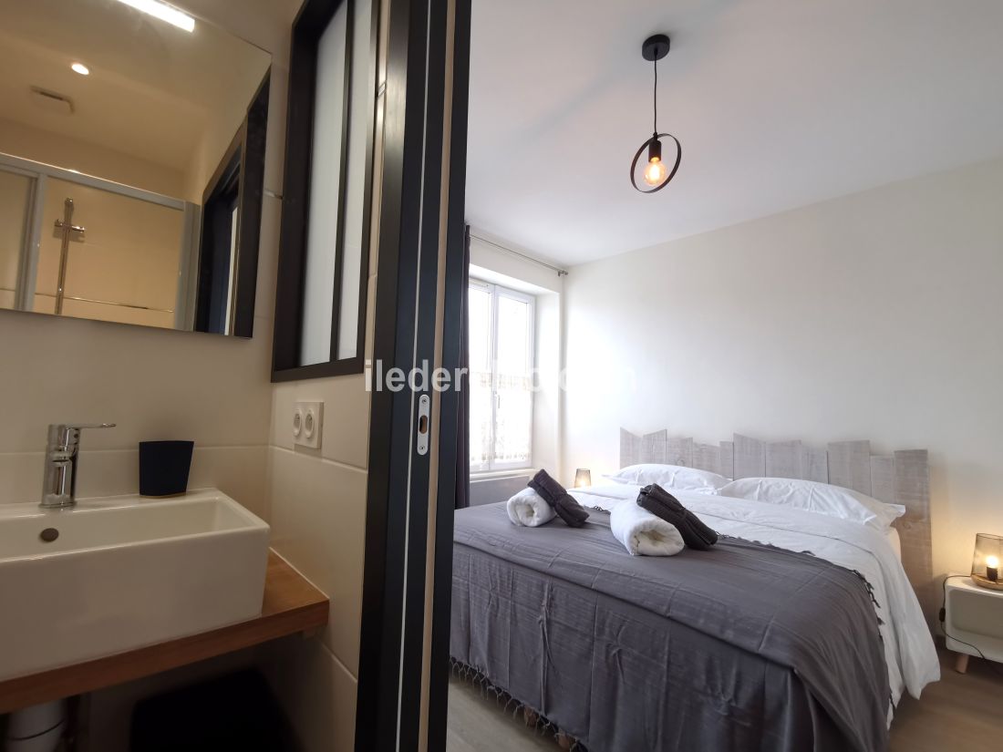 Photo 8: An accomodation located in Saint-Martin-de-R&eacute; on ile de R&eacute;.