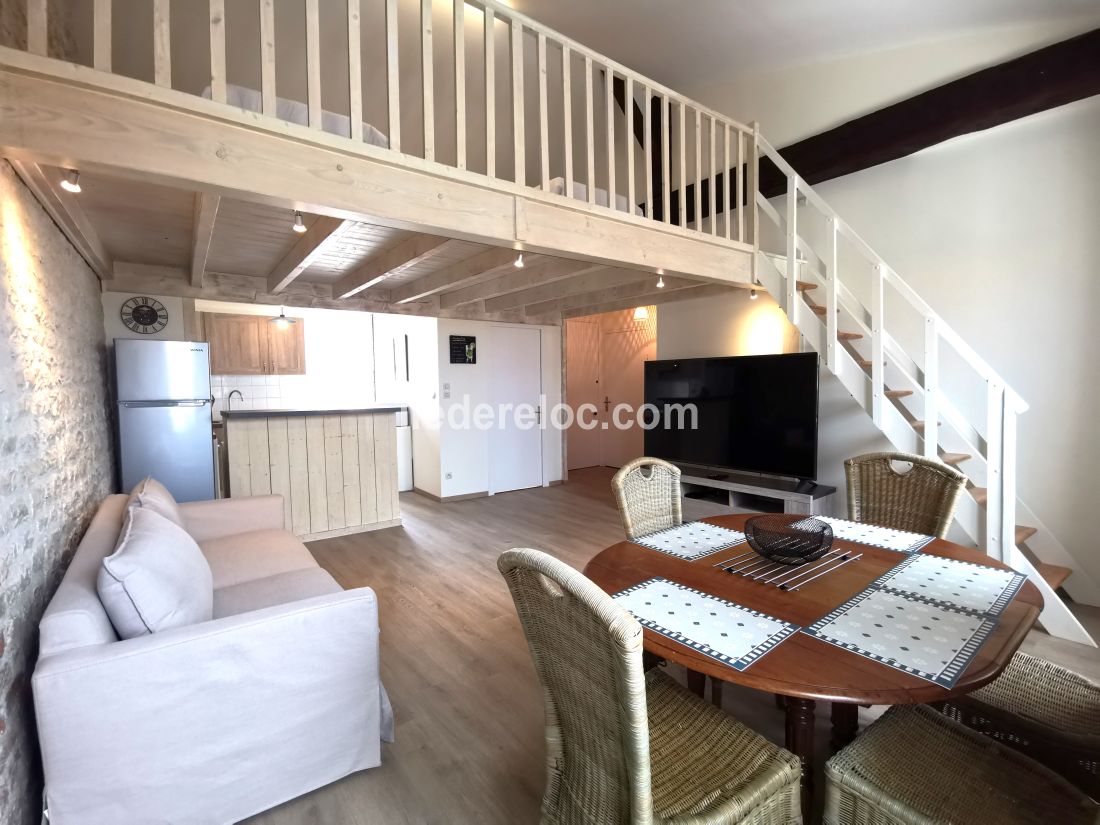 Photo 5: An accomodation located in Saint-Martin-de-R&eacute; on ile de R&eacute;.