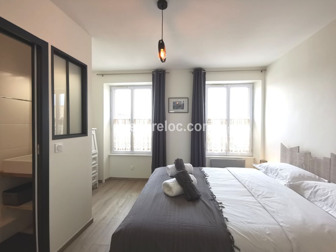 Photo 9: An accomodation located in Saint-Martin-de-R&eacute; on ile de R&eacute;.