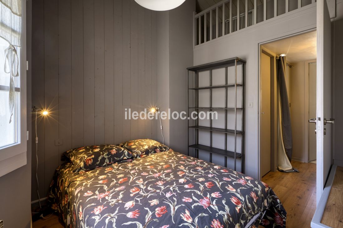 Photo 7: An accomodation located in Saint-Martin-de-R&eacute; on ile de R&eacute;.