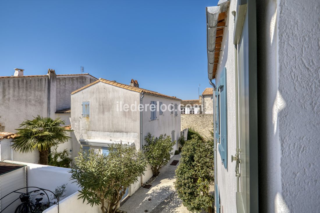 Photo 11: An accomodation located in Saint-Martin-de-R&eacute; on ile de R&eacute;.