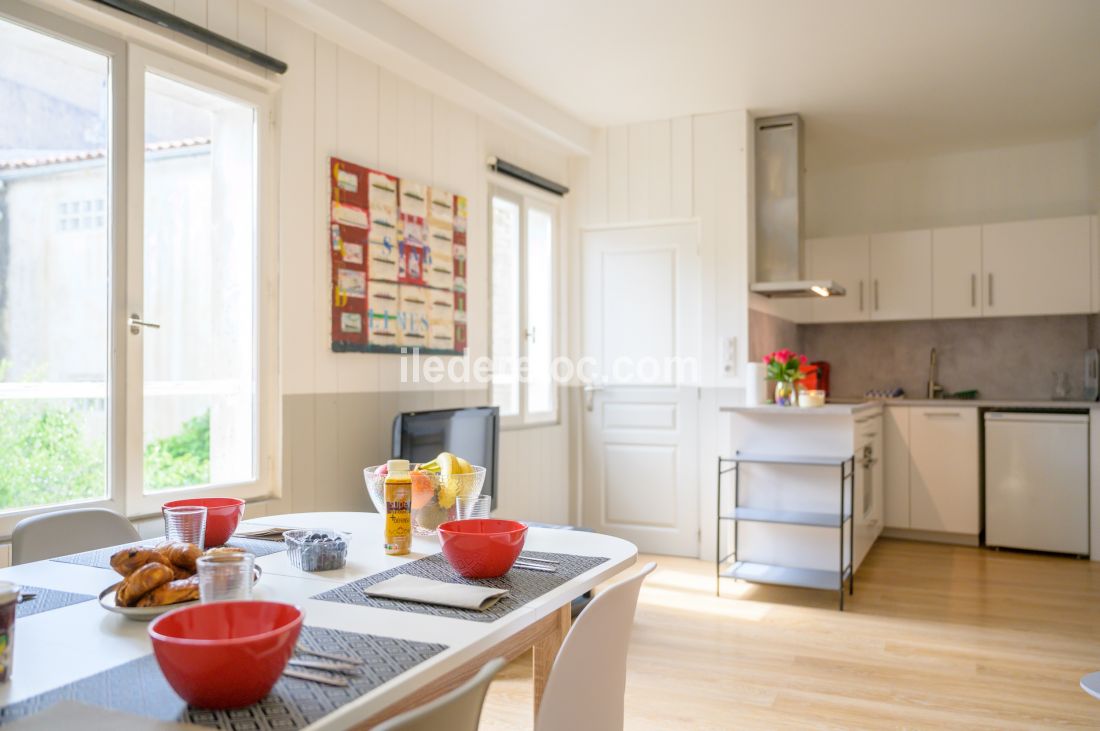 Photo 16: An accomodation located in Saint-Martin-de-R&eacute; on ile de R&eacute;.