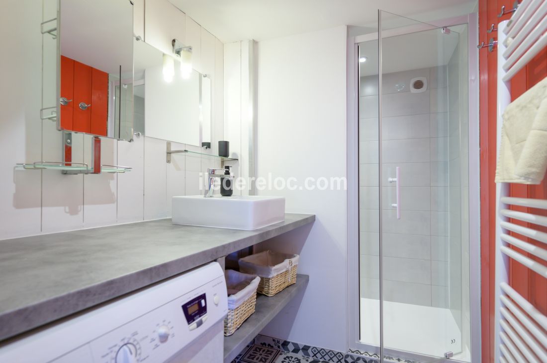 Photo 12: An accomodation located in Saint-Martin-de-R&eacute; on ile de R&eacute;.