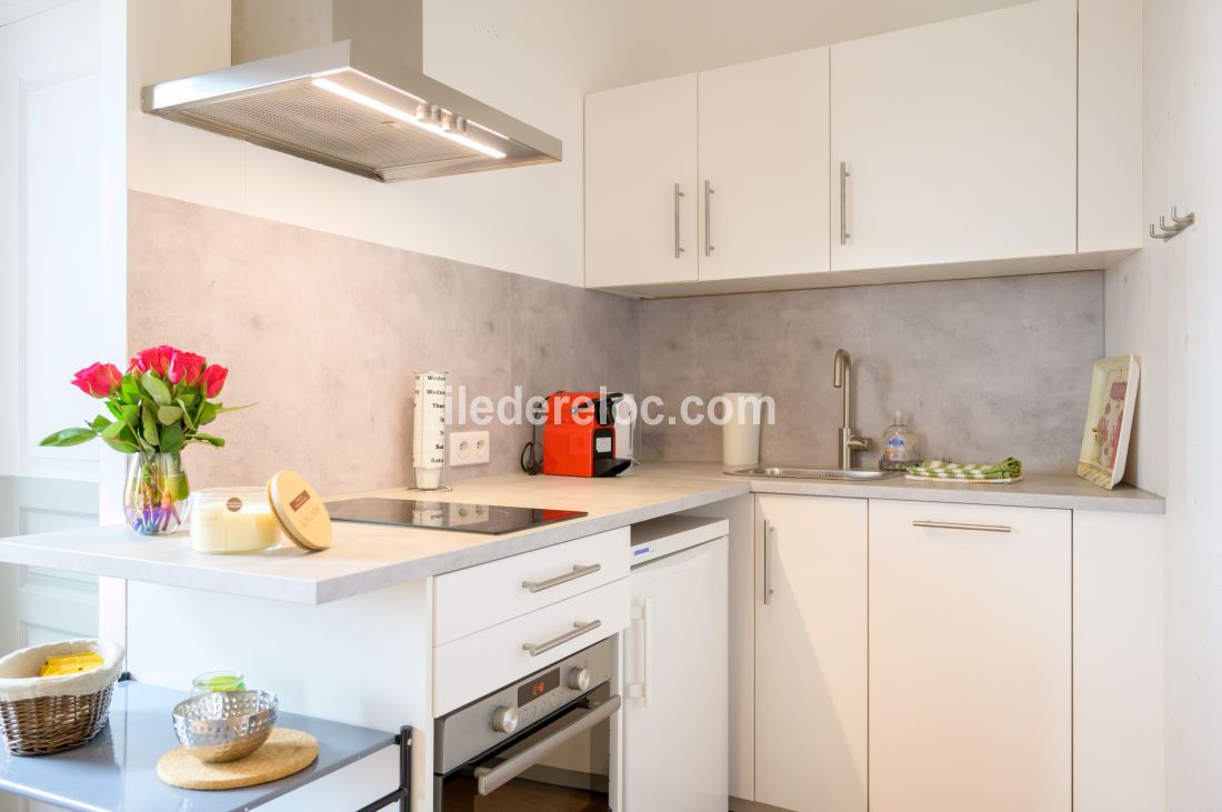 Photo 5: An accomodation located in Saint-Martin-de-R&eacute; on ile de R&eacute;.