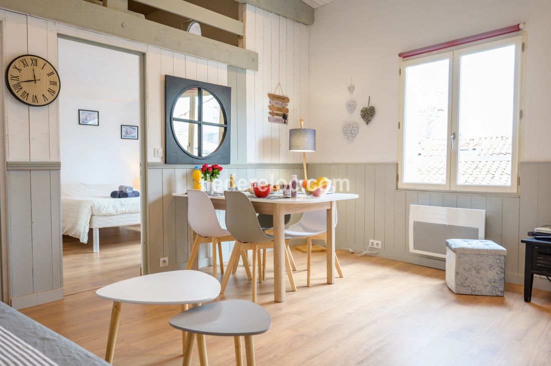 Photo 6: An accomodation located in Saint-Martin-de-R&eacute; on ile de R&eacute;.