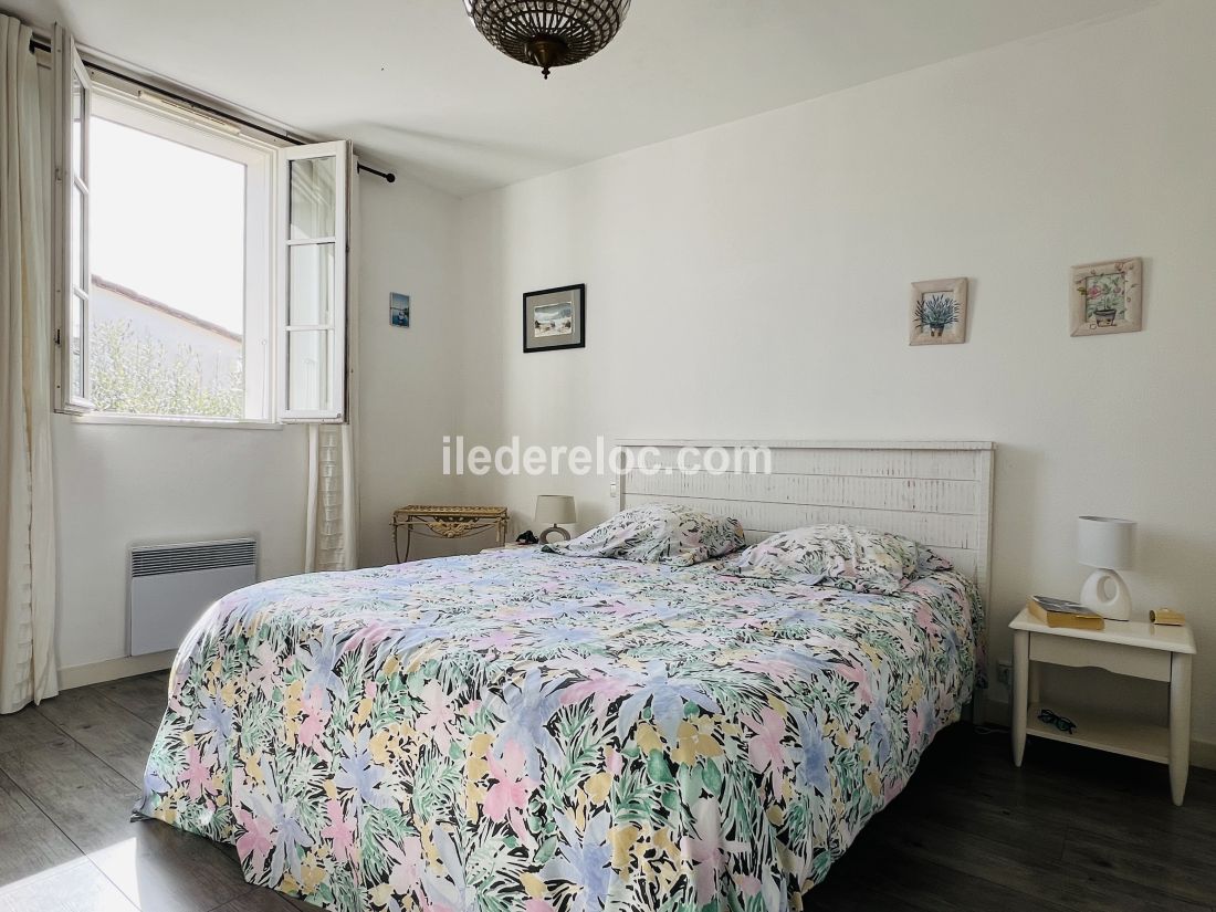 Photo 5: An accomodation located in Saint-Martin-de-R&eacute; on ile de R&eacute;.