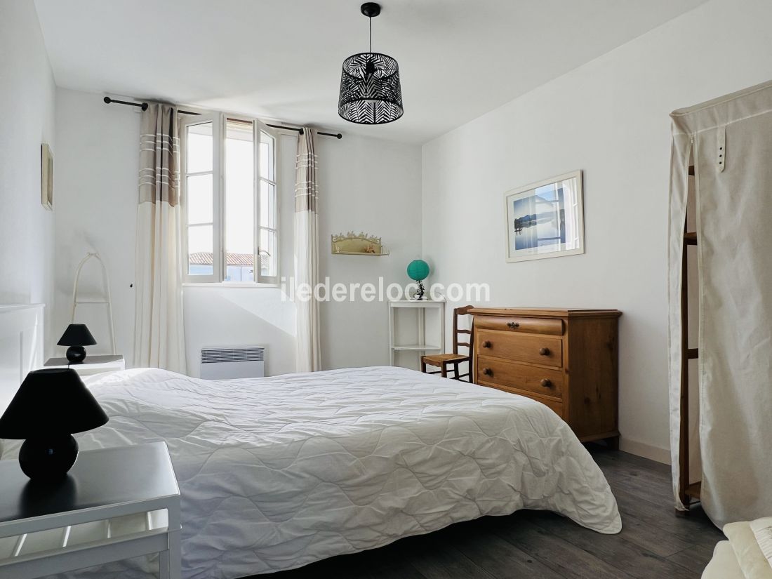 Photo 6: An accomodation located in Saint-Martin-de-R&eacute; on ile de R&eacute;.