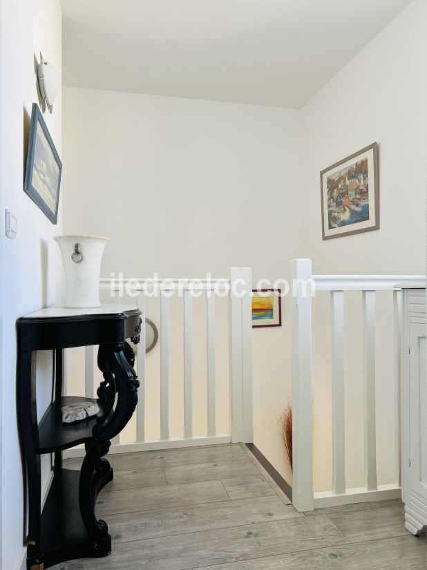 Photo 7: An accomodation located in Saint-Martin-de-R&eacute; on ile de R&eacute;.