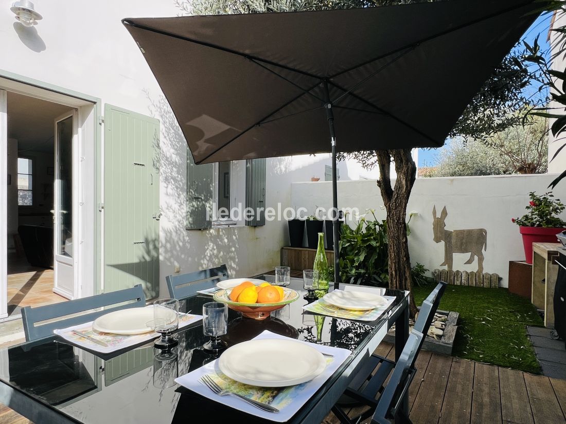 Photo 10: An accomodation located in Saint-Martin-de-R&eacute; on ile de R&eacute;.