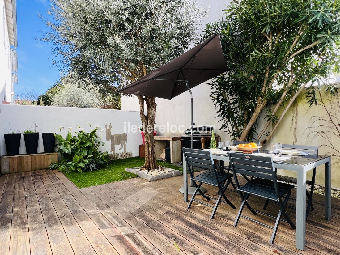 Photo 12: An accomodation located in Saint-Martin-de-R&eacute; on ile de R&eacute;.