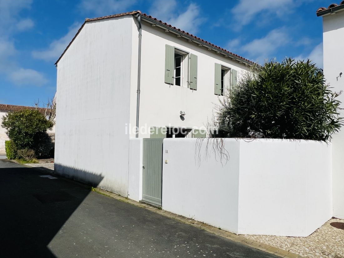 Photo 13: An accomodation located in Saint-Martin-de-R&eacute; on ile de R&eacute;.