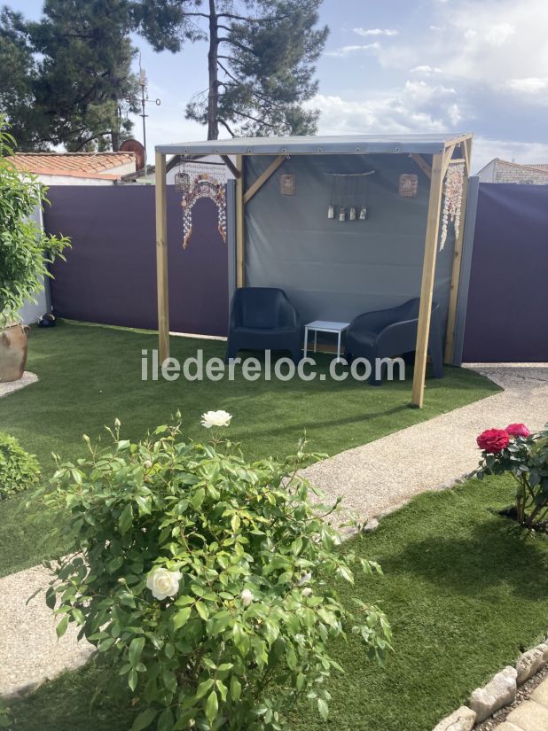 Photo 6: An accomodation located in La Flotte-en-R&eacute; on ile de R&eacute;.