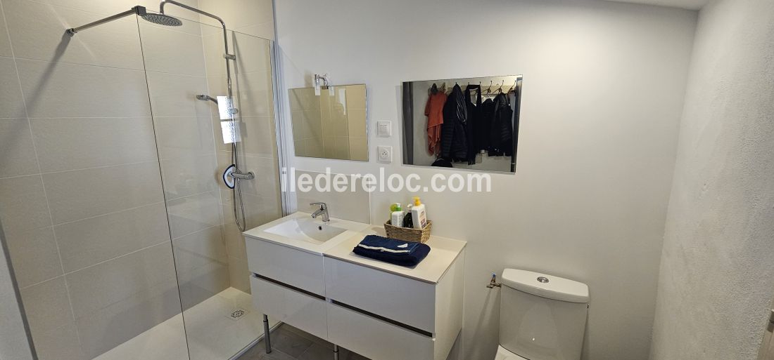 Photo 5: An accomodation located in La Flotte-en-R&eacute; on ile de R&eacute;.