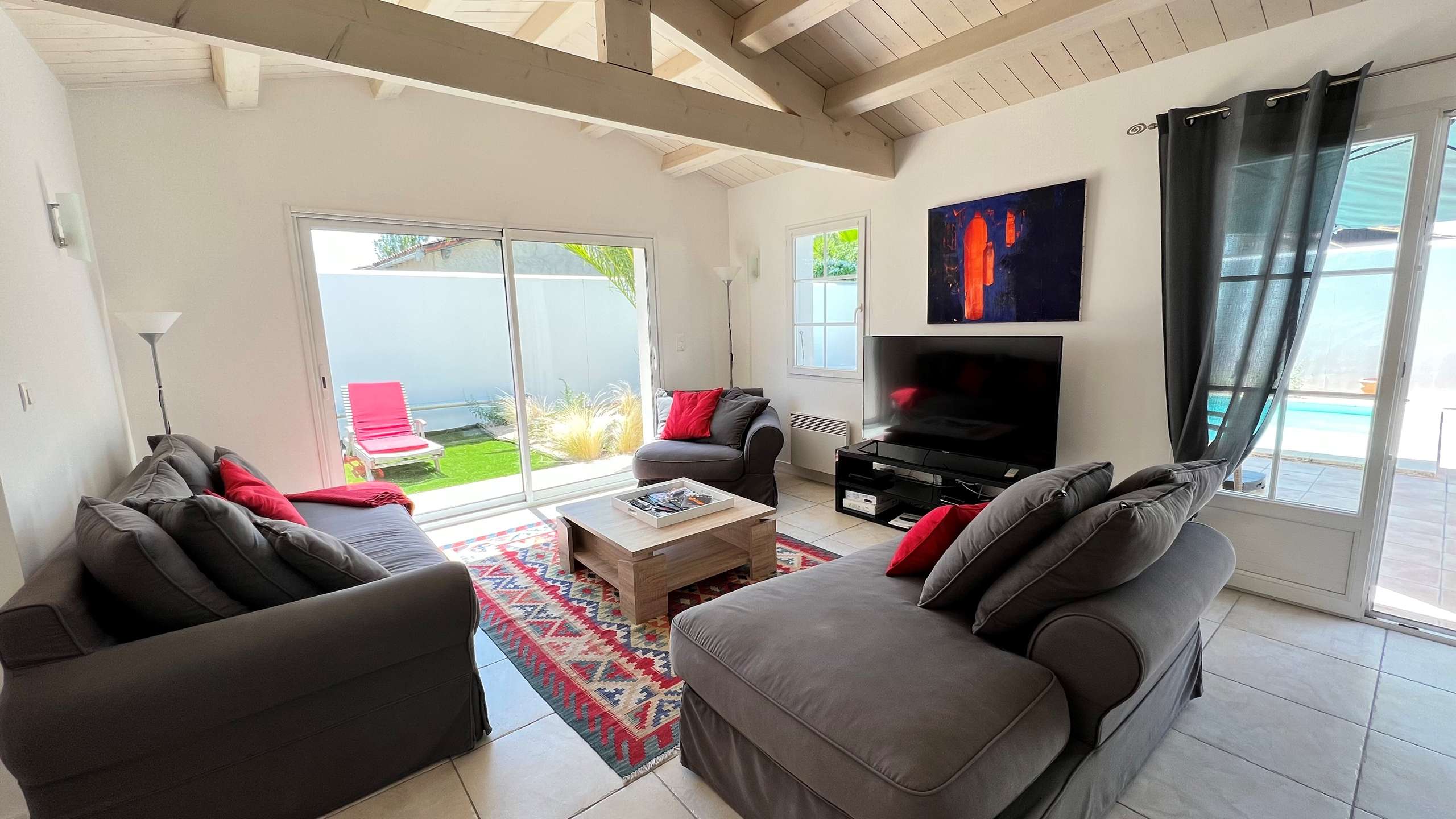 Photo 6: An accomodation located in Le Bois-Plage-en-R&eacute; on ile de R&eacute;.