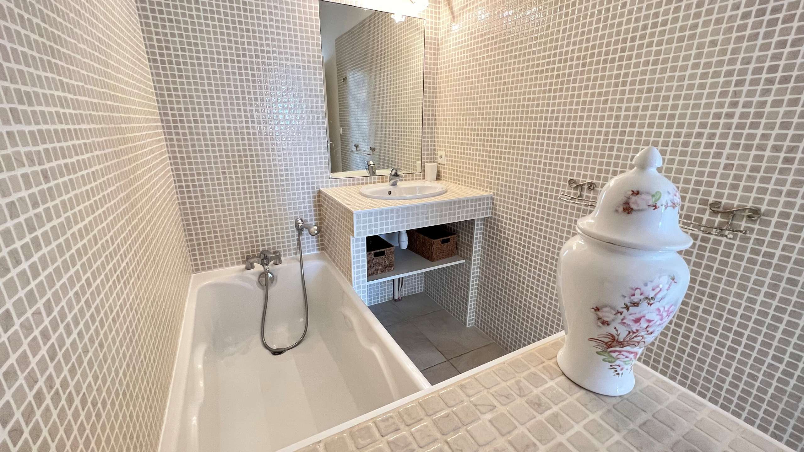 Photo 11: An accomodation located in Le Bois-Plage-en-R&eacute; on ile de R&eacute;.