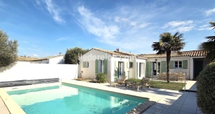 Ile de Ré:Large villa with swimming pool and garden, sleeps 8 to 10